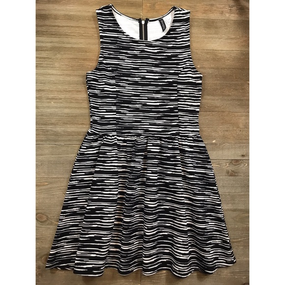 H&M Dresses & Skirts - H&M Divided Fit & Flare Dress